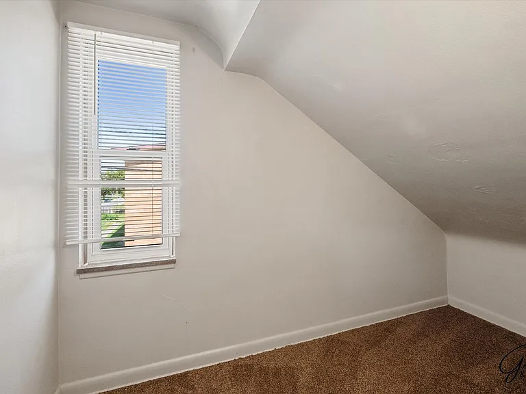 5076 Chalmers St — Photo 18