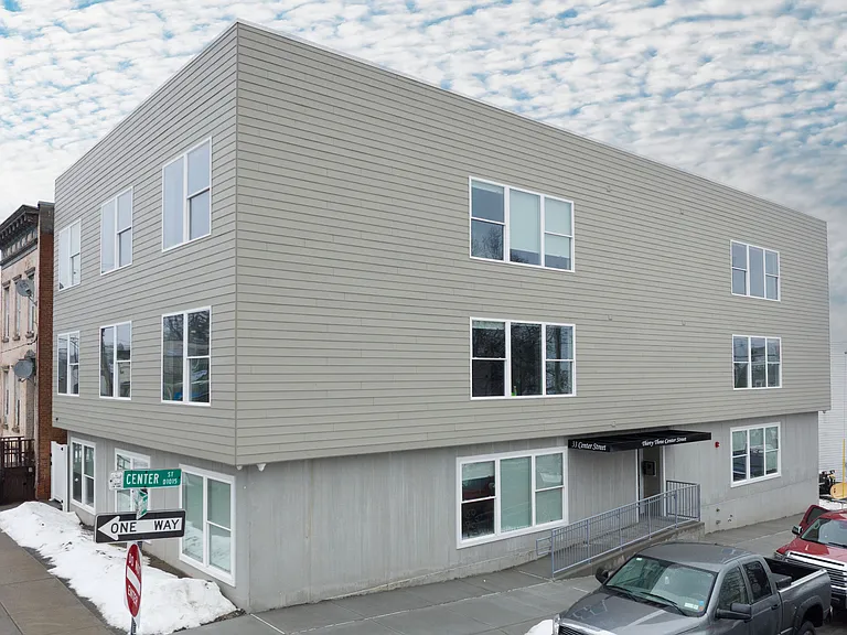 33 Center St #1A — Photo 7