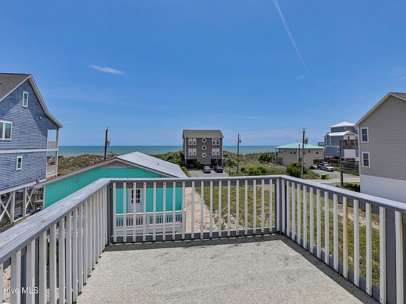 3rd image of 2720 Island Drive