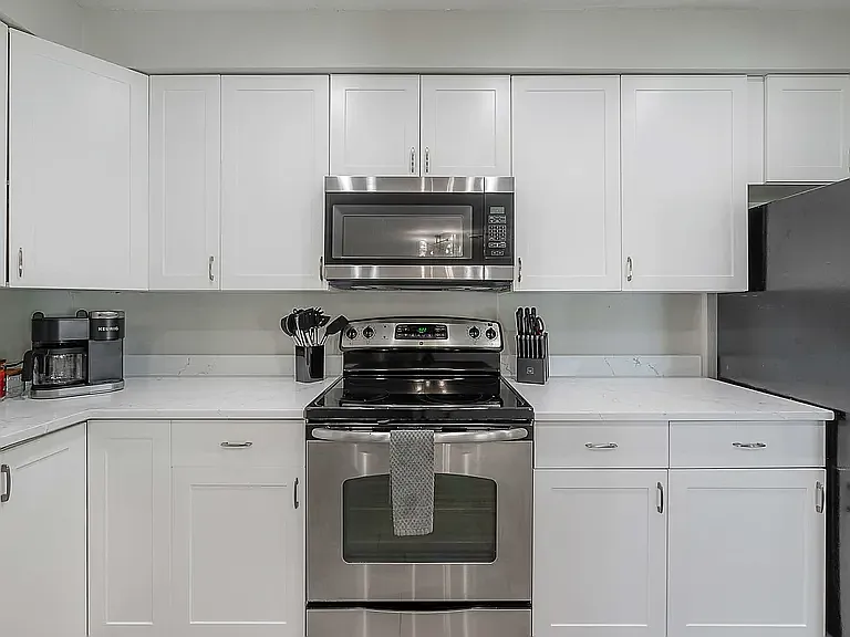 4301 N Albany Ave — Photo 9
