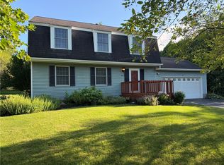 11 Wildherd Dr, Henrietta, NY 14467