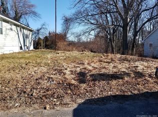 36 Oakwood St, Bridgeport, CT 06606