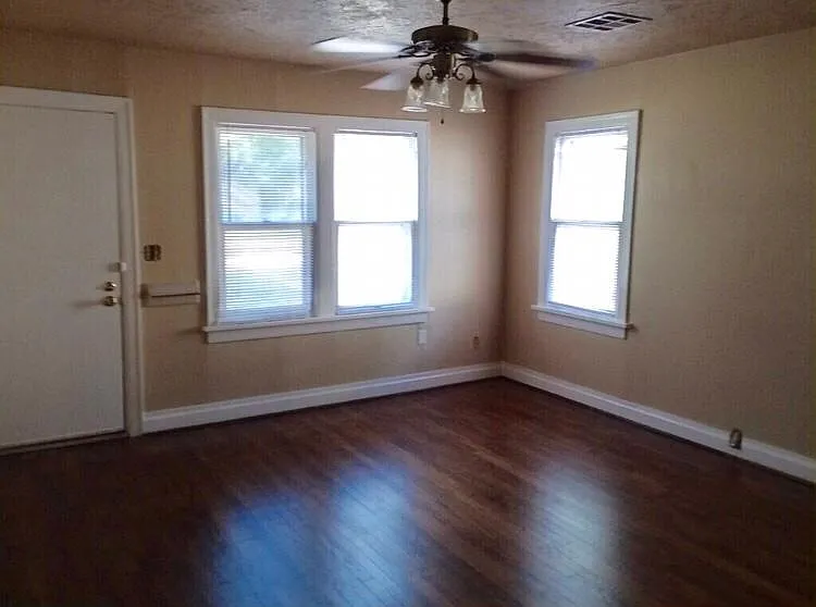 1129 W Symmes St — Photo 10