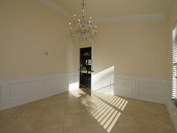 5th image of 9177 Cove Point Cir