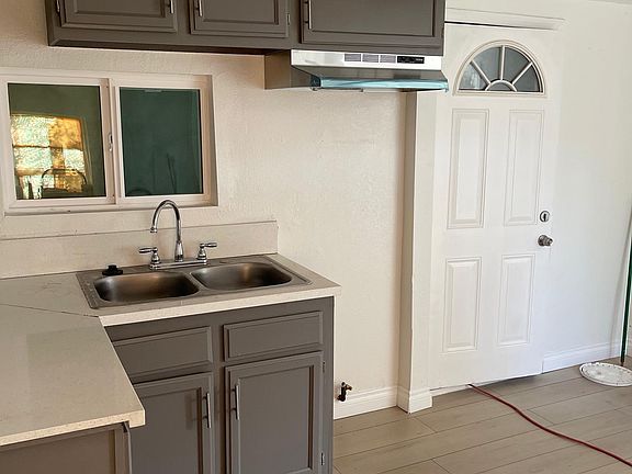 5th image of 4068 Moody St #1