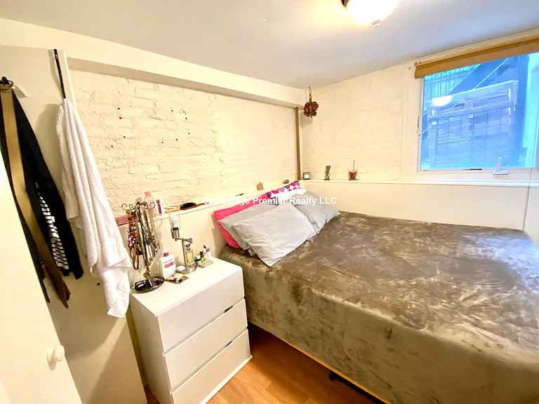 16 Clinton St #0 — Photo 3