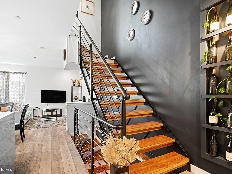 842 N Leithgow St — Photo 9