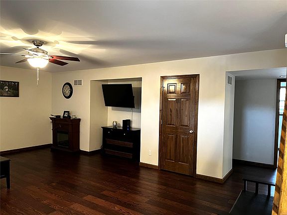 5th image of 6 White Pine Ct