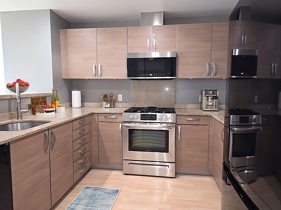 Kitchen (virtually staged)