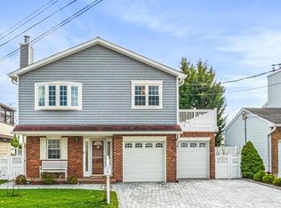 26 Violet Road, Bayville, NY