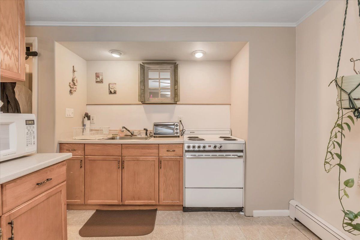  Upper Level: Accessory Apartment Kitchen #2