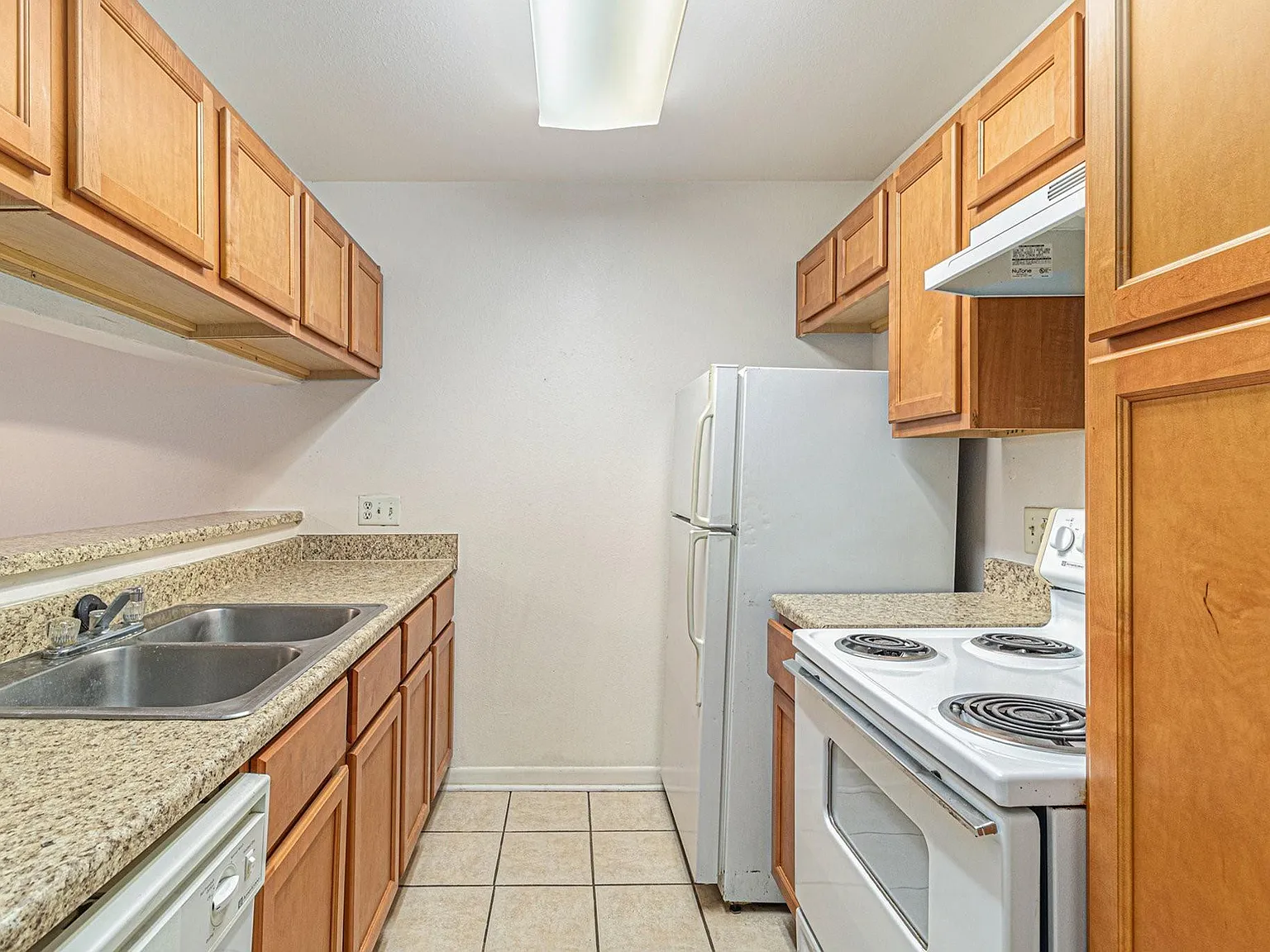 1 bed, 1.0 bath, 742 sqft, $1,100 — Photo 4
