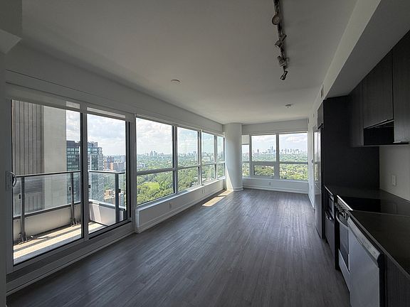 4th image of 395 Bloor St E #2305