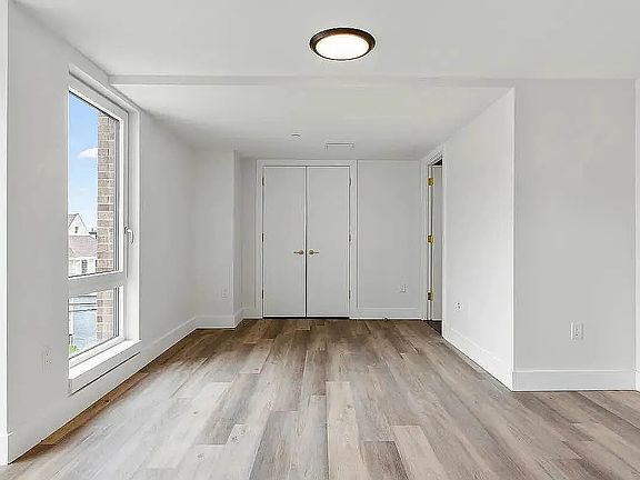5th image of 3333 Giles Pl #112B