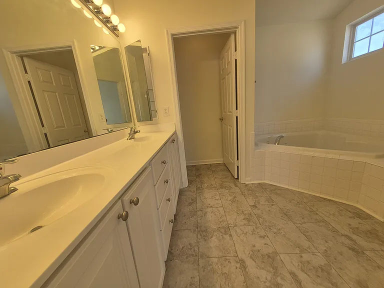 5207 Linden Dr — Photo 24