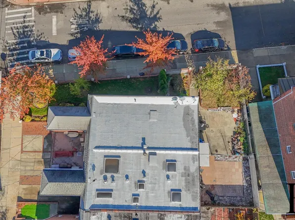 2401 East 63rd Street image 14 of 16