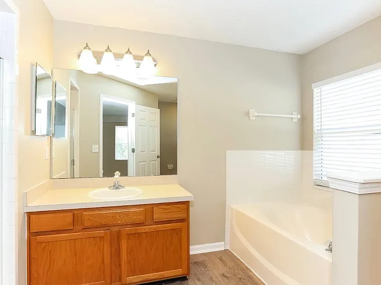 1146 Carthage Dr — Photo 7