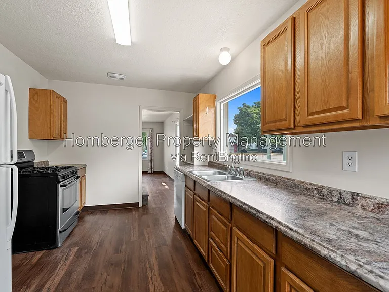 2410 E Everett Ave — Photo 2
