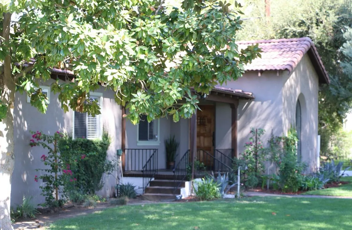 Studio, 3300 sqft, $765 — Photo 2