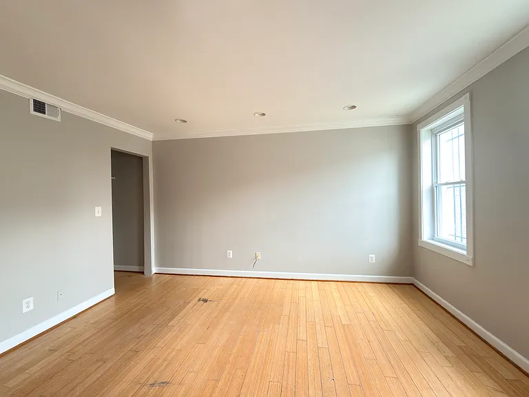 1246 Queen St NE #2 — Photo 8