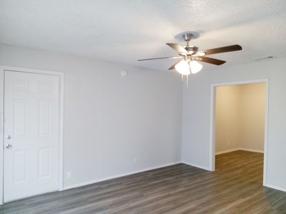 4th image of 658 Corliss