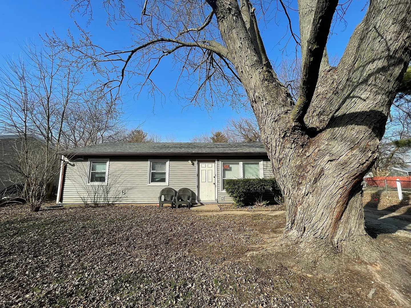 1602 Queens Way photo 1