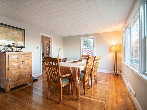 3rd image of 181 Poplar Dr