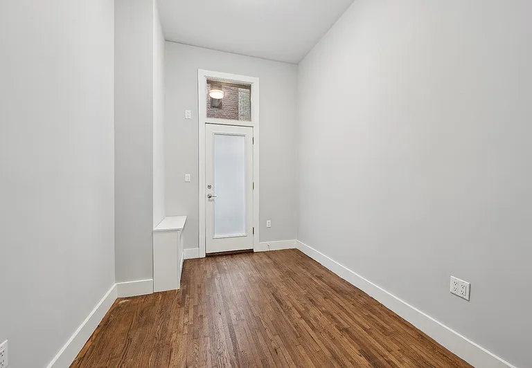 1582 1st Ave #B — Photo 3