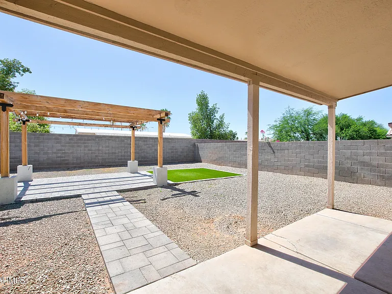 1550 N Sunset Pl — Photo 18