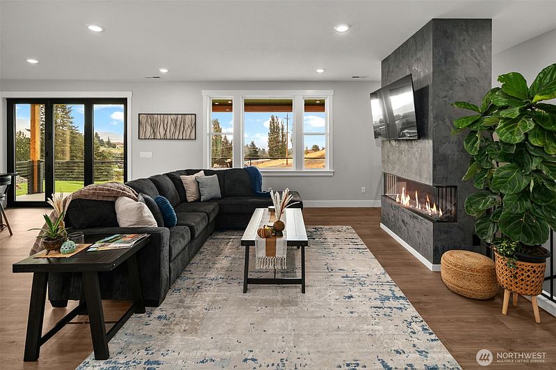 5th image of 838 Autumn Crest Drive
