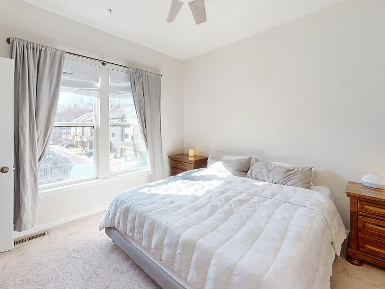 3485 Cormorant Dr — Photo 16