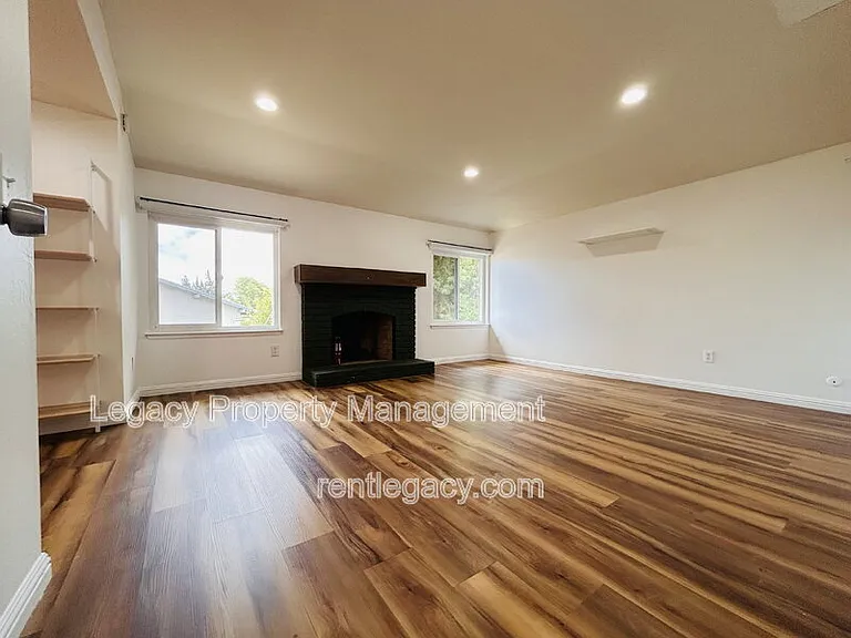 493 Dahlia St — Photo 20