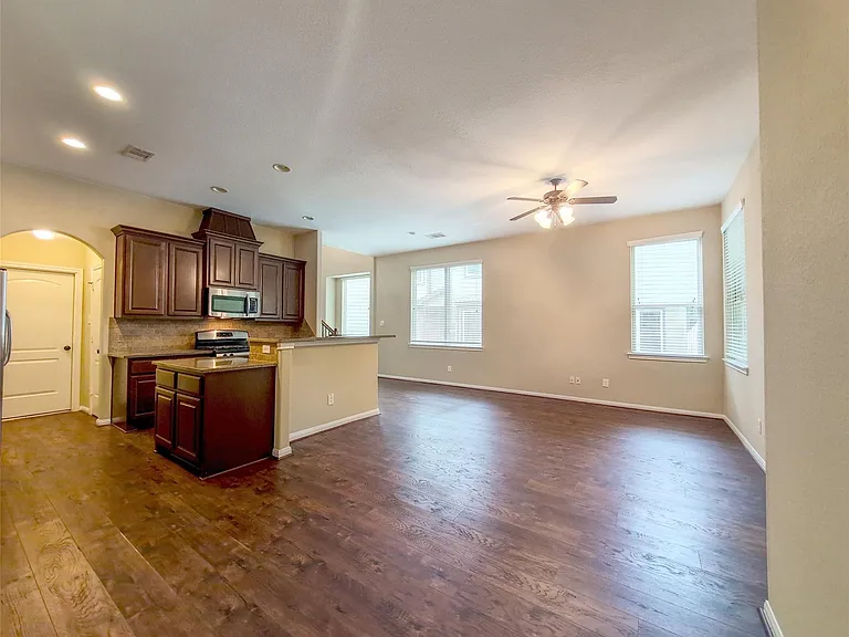 26 Cheswood Manor Dr — Photo 6