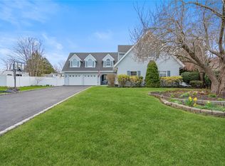 17 Redwood Ln, South Setauket, NY 11720