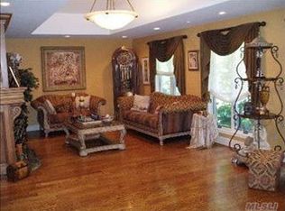 150 E Rockaway Rd, Hewlett, NY 11557