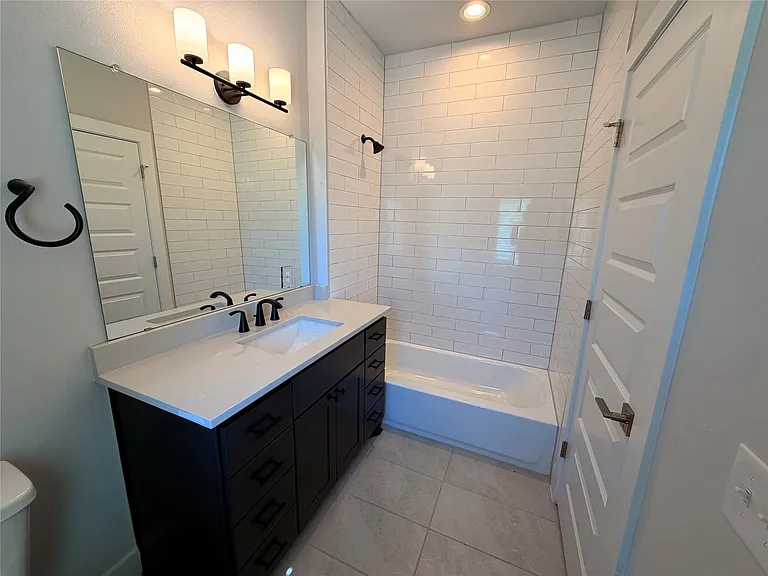 3411 Willow Springs Rd #B — Photo 7