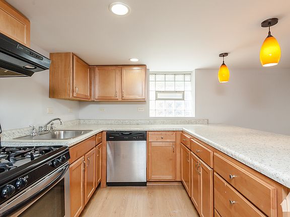 3rd image of 3081 N Haussen Ct #G