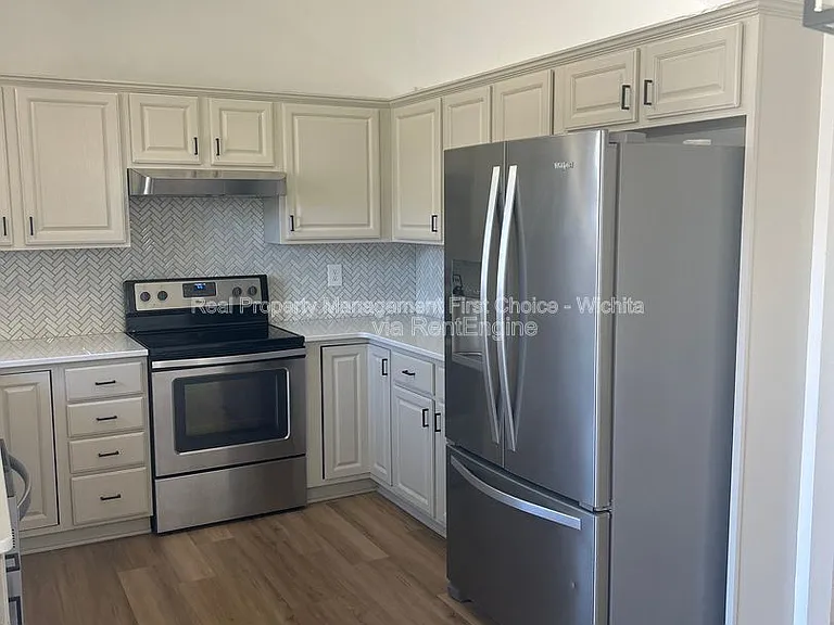 1823 S Shiloh St — Photo 5
