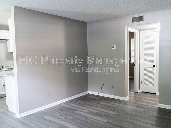 3rd image of 127 Hillcrest Dr NE #9