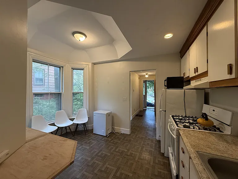 24 Warren Ave — Photo 8