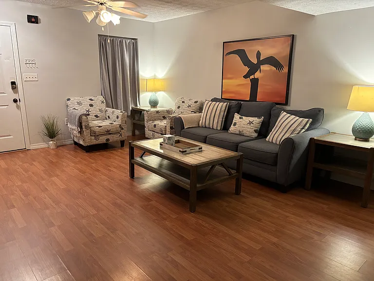 2400 Suwanee Ln — Photo 6