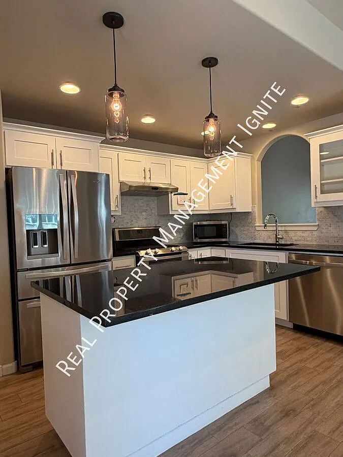 Prime Northwest Crossing Location — Photo 3