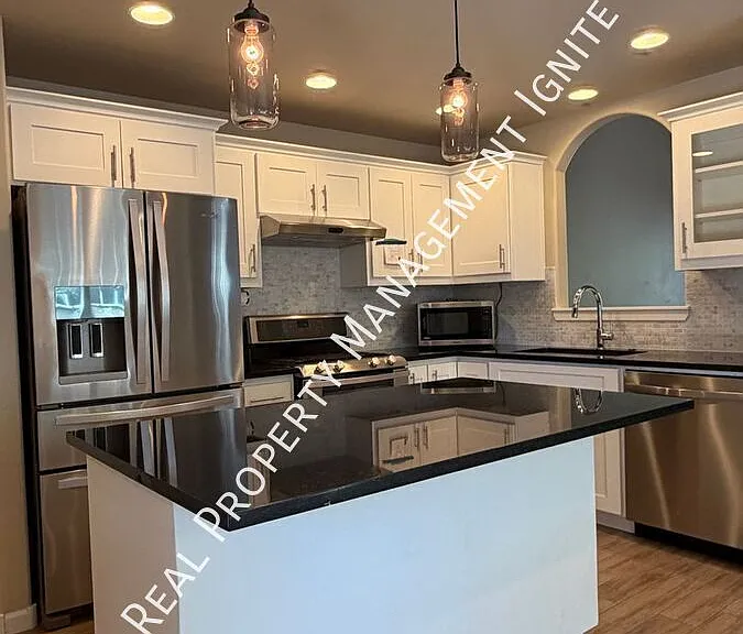 2447 NW Shields Dr — Photo 3
