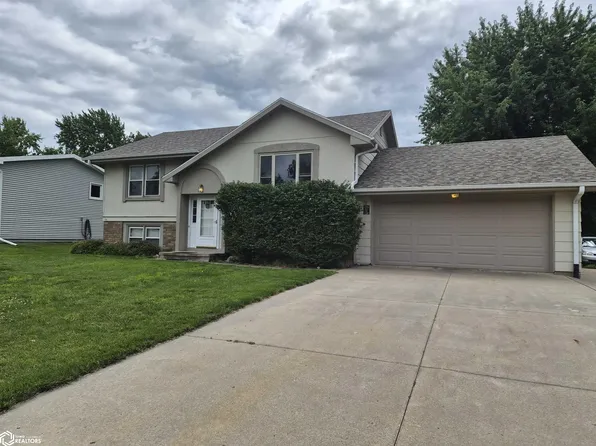 1816 Sunset St, Grinnell, IA 50112