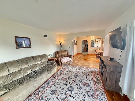 4th image of 404 W Lake St
