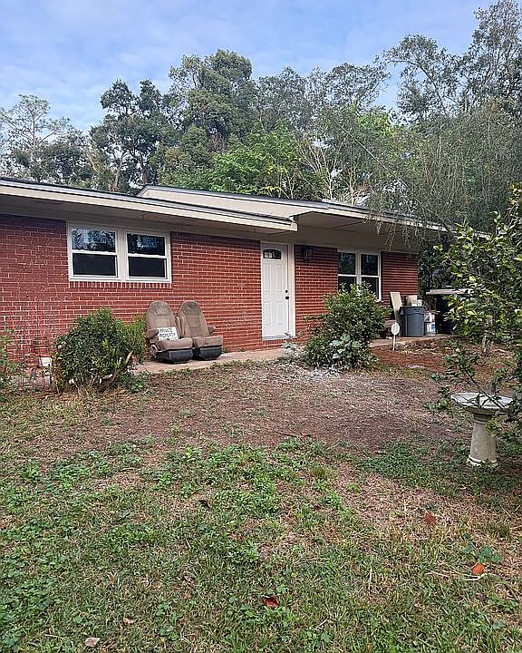 1st image of 2306 Lois Ln