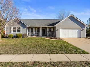 1202 Edgeview Dr, Mahomet, IL 61853
