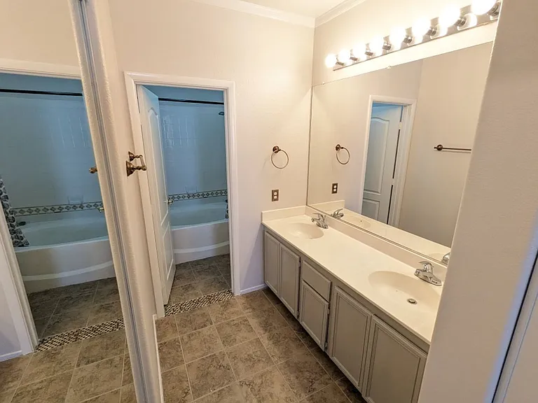 9901 Trailwood Dr #1022 — Photo 18