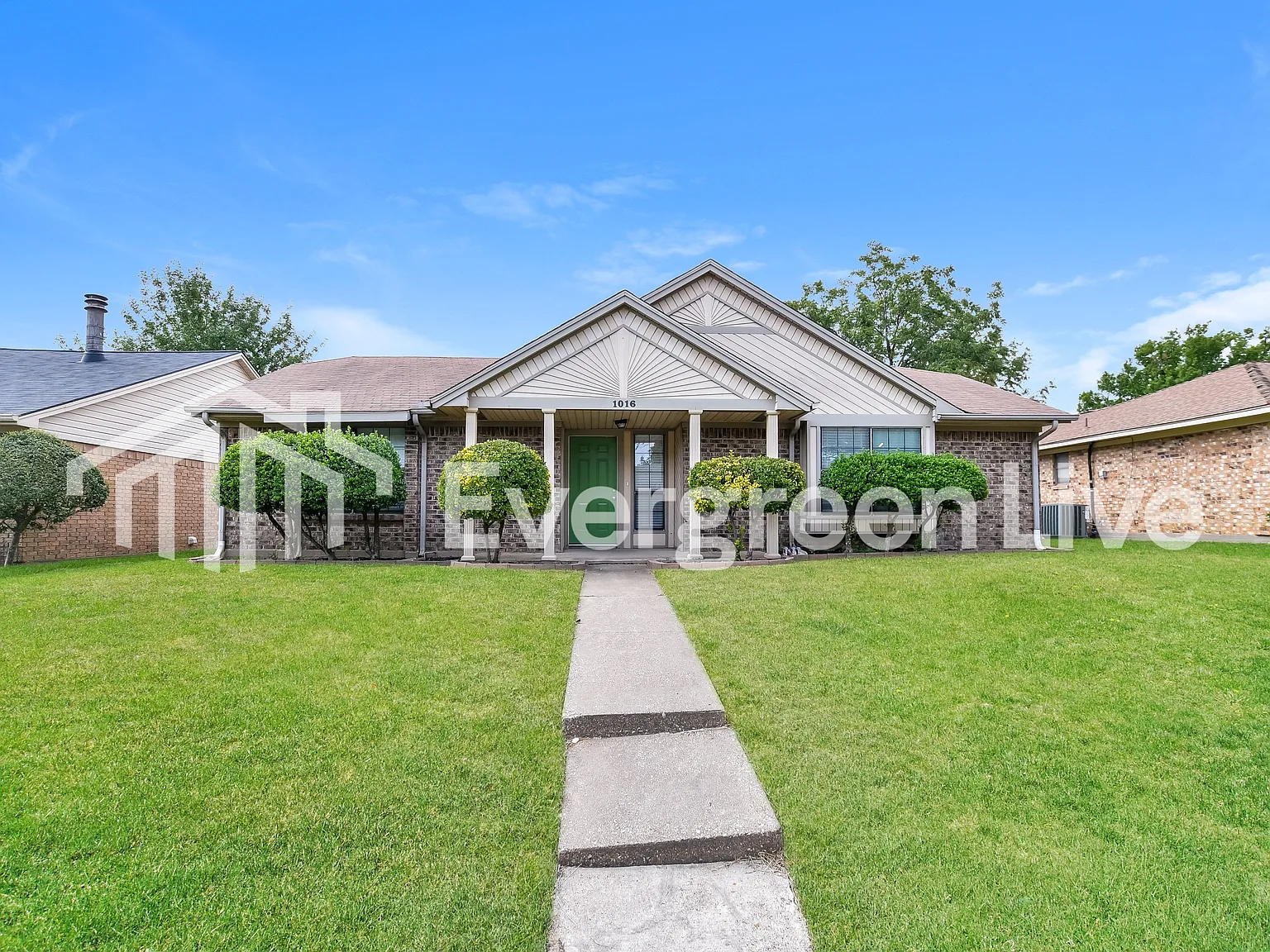 3 bed, 2.0 bath, 1930 sqft, $2,095 — Photo 1