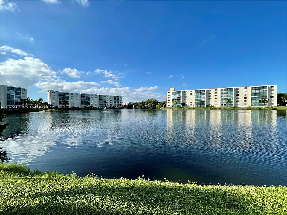131 SE 3rd Ave #305